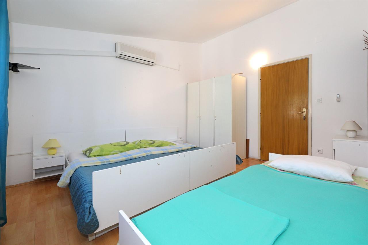 Apartments And Rooms Dragica Starigrad Paklenica Extérieur photo