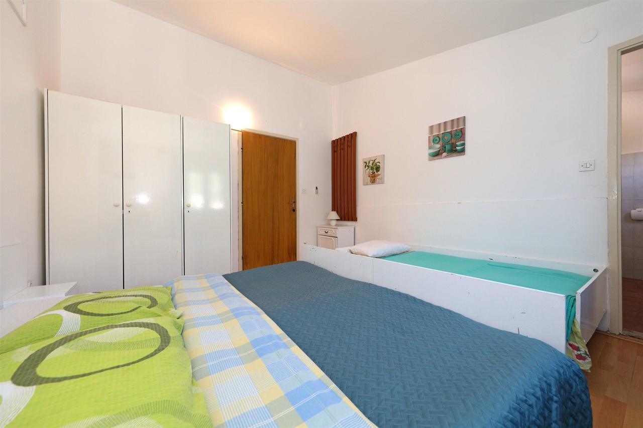 Apartments And Rooms Dragica Starigrad Paklenica Extérieur photo
