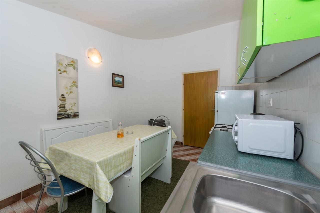 Apartments And Rooms Dragica Starigrad Paklenica Extérieur photo