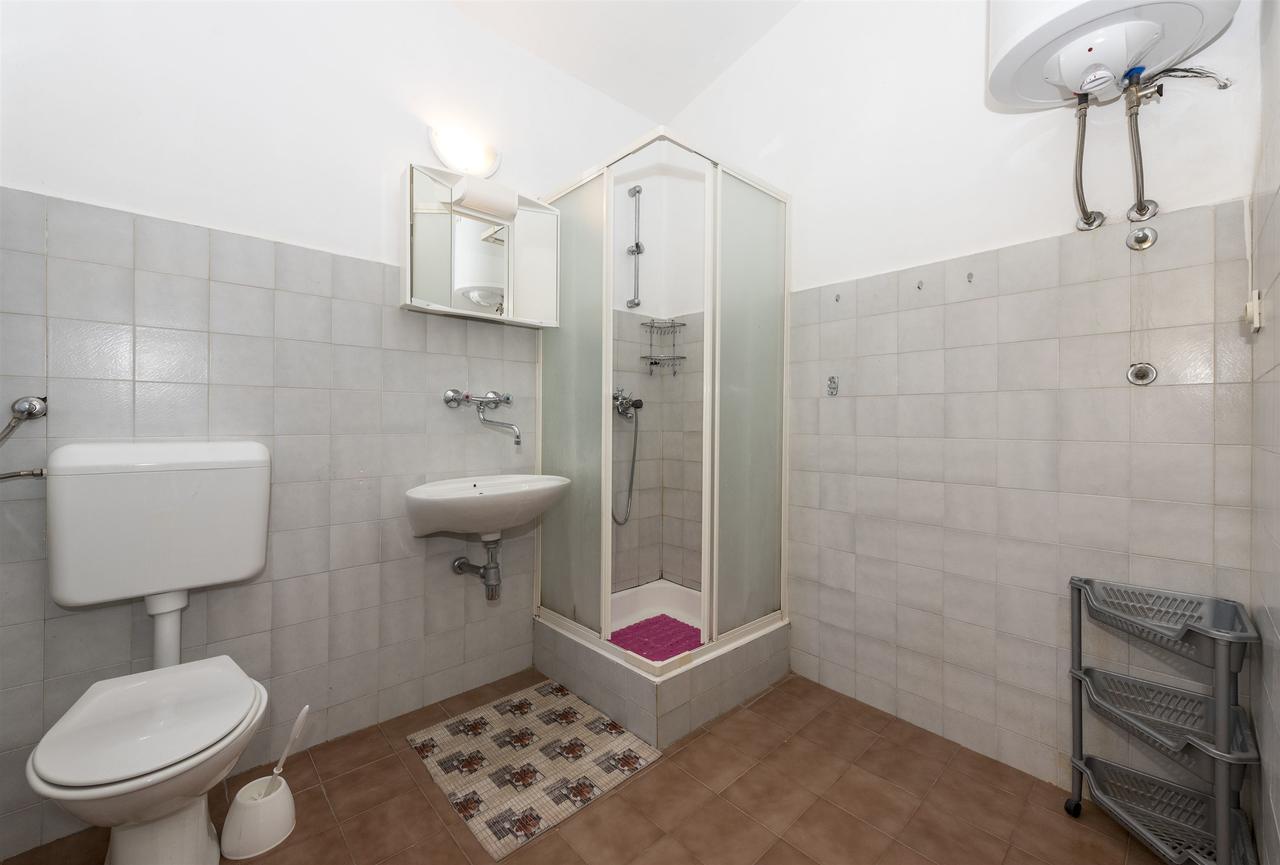 Apartments And Rooms Dragica Starigrad Paklenica Extérieur photo