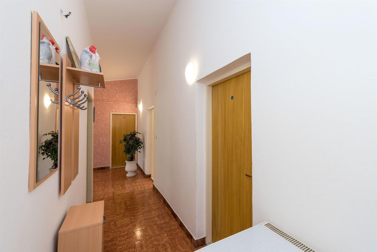 Apartments And Rooms Dragica Starigrad Paklenica Extérieur photo