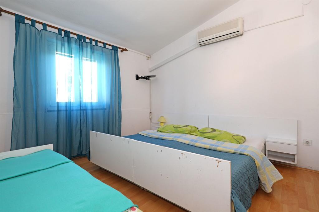 Apartments And Rooms Dragica Starigrad Paklenica Extérieur photo