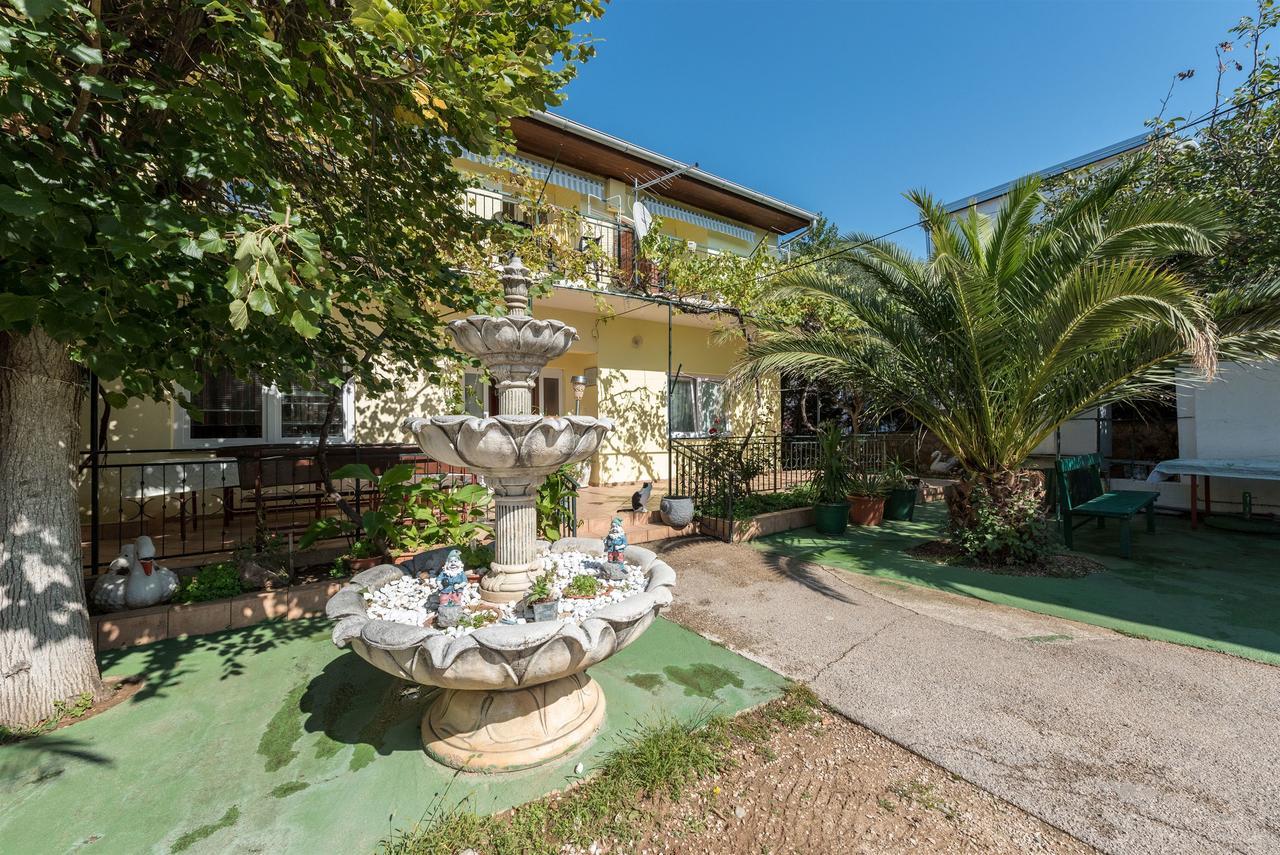Apartments And Rooms Dragica Starigrad Paklenica Extérieur photo