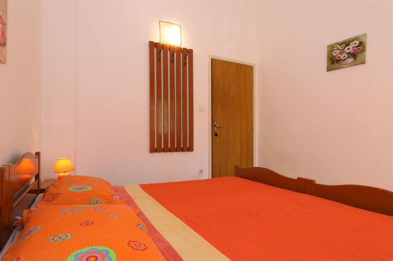 Apartments And Rooms Dragica Starigrad Paklenica Extérieur photo