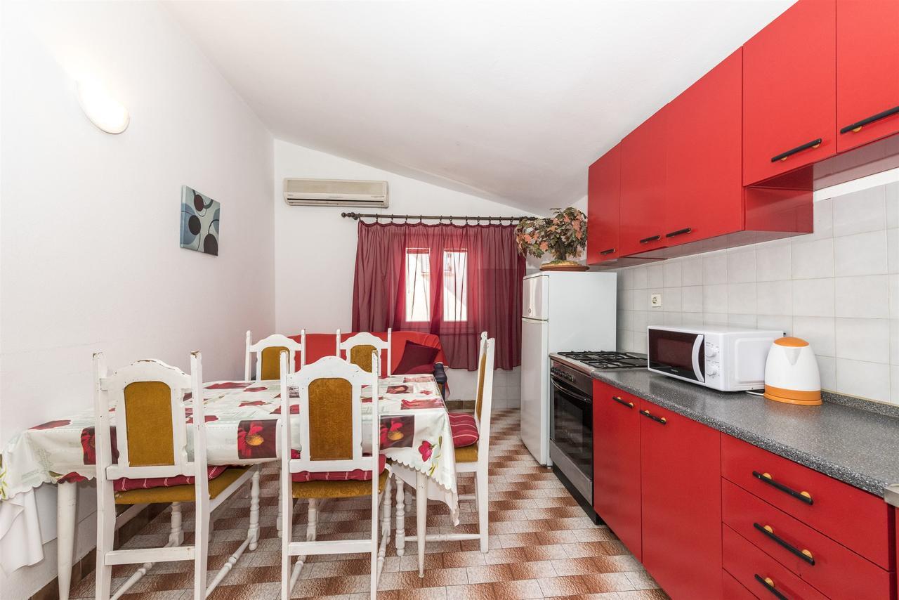 Apartments And Rooms Dragica Starigrad Paklenica Extérieur photo