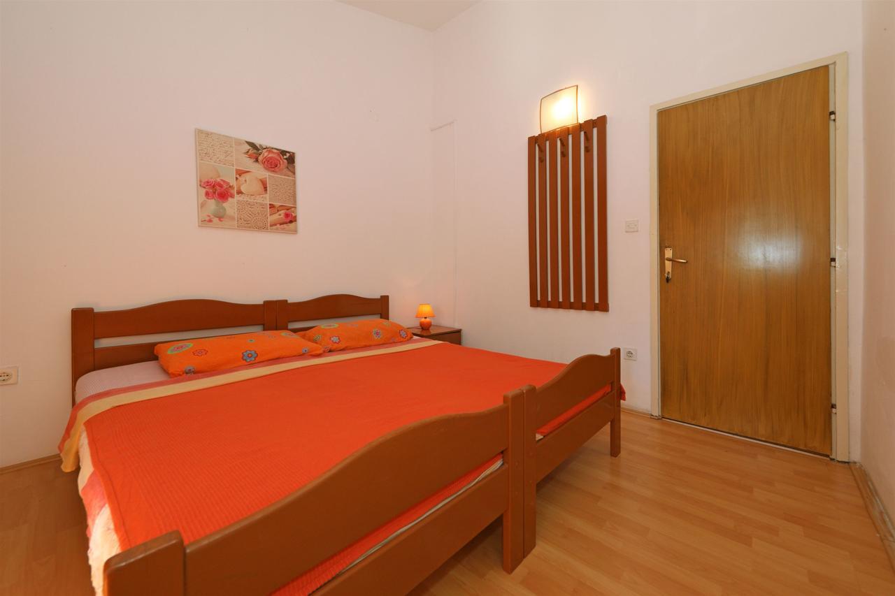 Apartments And Rooms Dragica Starigrad Paklenica Extérieur photo