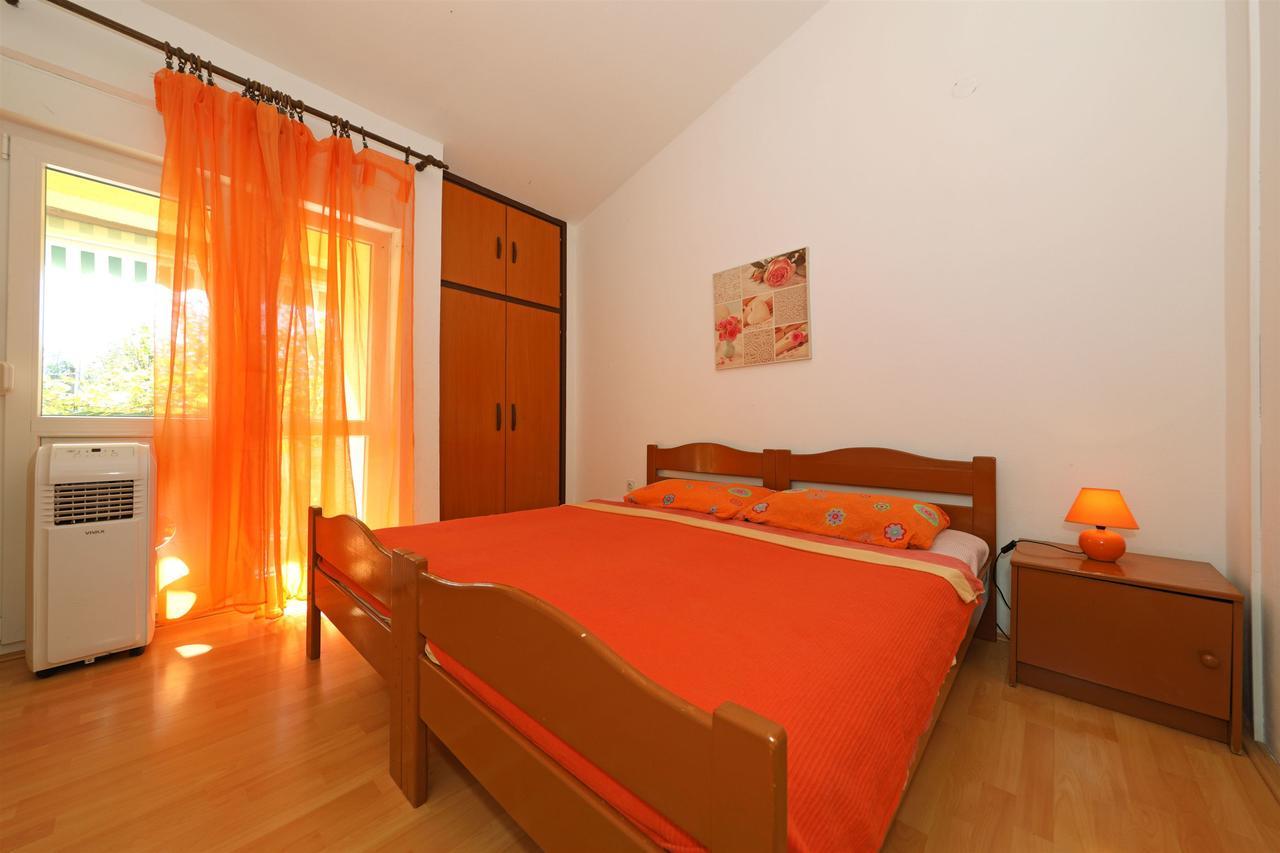 Apartments And Rooms Dragica Starigrad Paklenica Extérieur photo